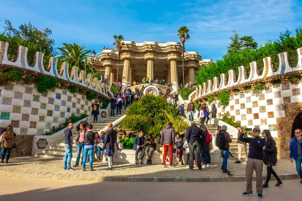 巴塞罗那 加泰罗尼亚 西班牙 2018年2月1日 Guell 由建筑师高迪 盖尔公园是巴塞罗那最重要的公园 — 图库照片