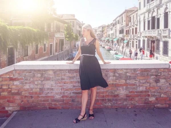 Woman Black Dress Walking Sunny Street Venice Italy Toned Image — Stock Photo, Image