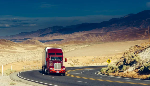 Bakersfield California Usa June 2015 Truck Highway Freeway Bakersfield California — Stock Photo, Image