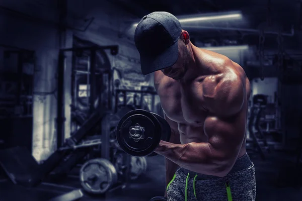 Forte Fisiculturista Homem Bombeando Músculos Após Treino Extremo Musculação Conceito — Fotografia de Stock