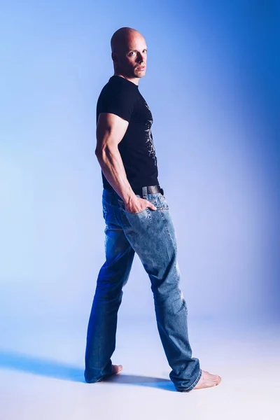 Bellissimo Uomo Muscoloso Sexy Che Indossa Jeans Jeans Fitness Maschio — Foto Stock