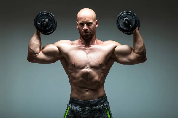 Vooraanzicht Van Gespierde Man Training Met Dumbbells Dark Studio — Stockfoto