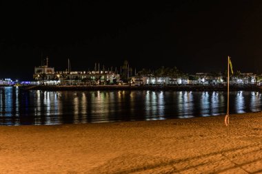 Puerto Mogan, Gran Canaria, İspanya 'daki kumsal manzarası