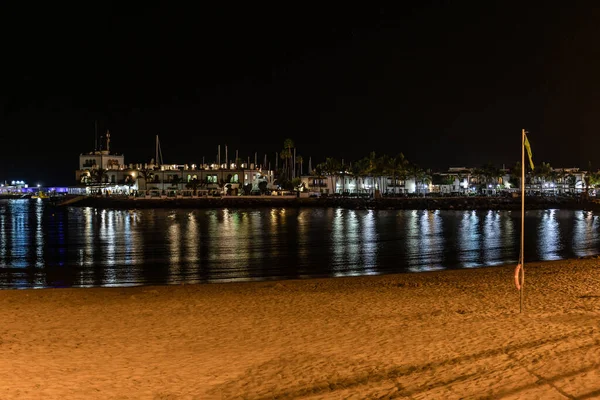 Puerto Mogan, Gran Canaria, İspanya 'daki kumsal manzarası