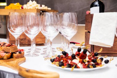 aperatifler ziyafet masada