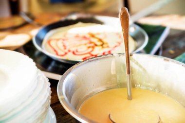 Krep için hamur ile kase