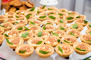 mascarpone peyniri bir büfe tablo ile Tartlets