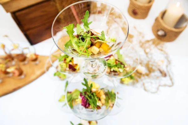 Zeevruchten cocktail in een Martiniglas — Stockfoto