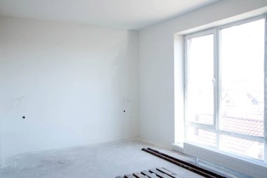 gelecekteki tamir için boş bir oda fotoğrafı