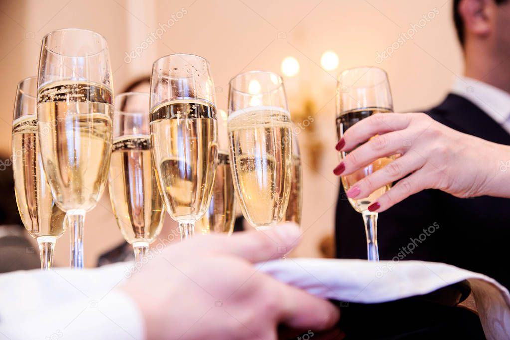 photo of the waiter offers guests champagne