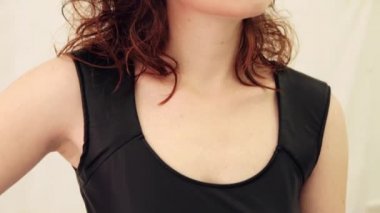 Kız başında boynuzlarıyla masal bir görüntüdeki