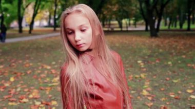 sonbahar park moda genç kız
