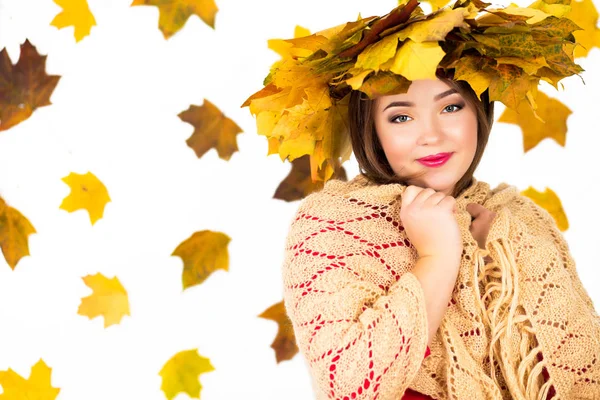 Girl with a wreath of autumn leaves on her head — Stock Photo, Image