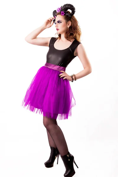 En model i en nederdel-tutu med horn. Halloween - Stock-foto