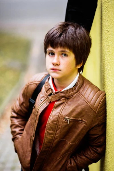 Photo Boy Teenager Posing Yellow Wall Background — Stock Photo, Image