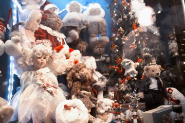 mağaza pencere oyuncaklar