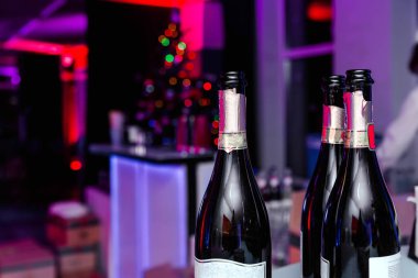 Açık şampanya şişeleri tatil fotoğrafı