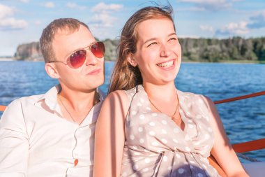 Erkek ve kadının bir yat gezisi