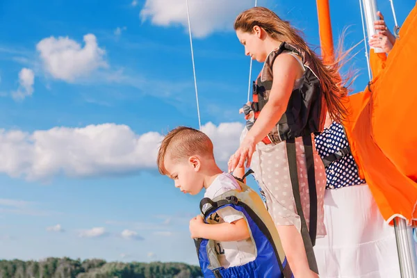 Little boy and mother spend time on the yacht — Stock Photo, Image