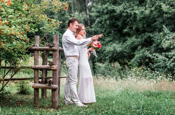 Noiva e noivo no dia do casamento — Fotografia de Stock