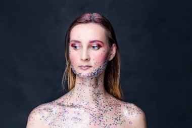 Trendy Glitter makyaj ile moda model kadın