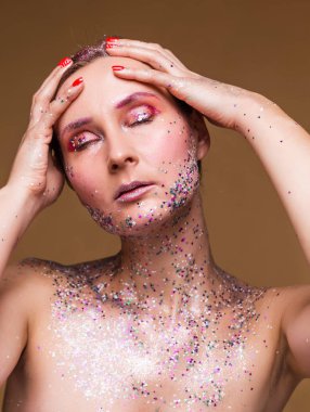 Trendy Glitter makyaj ile moda model kadın