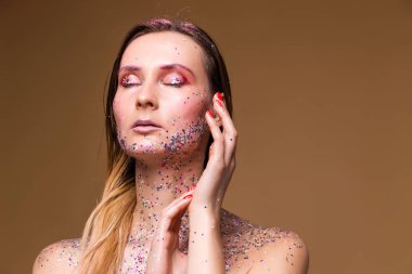 Trendy Glitter makyaj ile moda model kadın