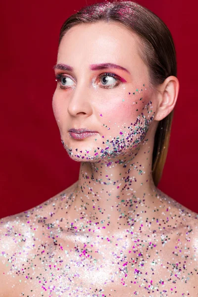 Modelmama mit trendigem Glitzer-Make-up — Stockfoto