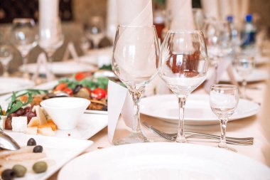 Restoranda zarif festival masa ayarı