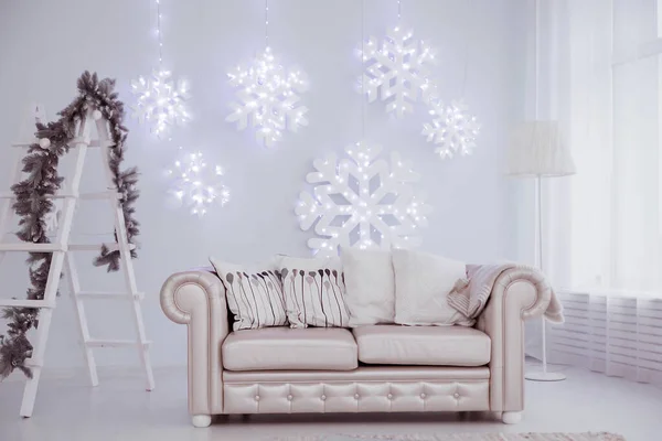 Bela decoração de Natal na sala de estar — Fotografia de Stock
