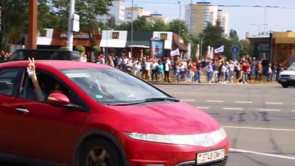 Minsk Bělorusko Srpna2020 Mírový Protest Minsku Žena Podívá Okna Auta — Stock video