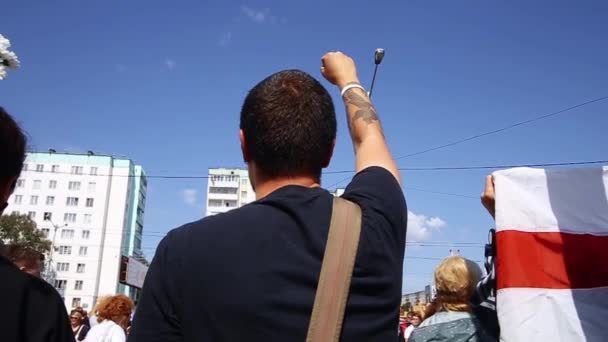 Minsk Belarús Agosto 2020 Protesta Pacífica Minsk Hombre Levanta Puño — Vídeo de stock