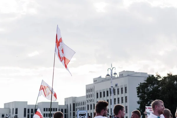 Mińsk Białoruś Sierpień 2020 Pokojowy Protest Mińsku Rękach Protestujących Ludzie — Zdjęcie stockowe