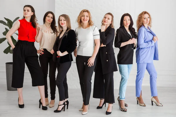 Group Women Dressed Business Style Standing Together Posing Camera Horizontal — Stock Photo, Image