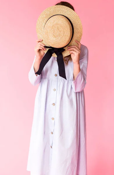 Girl Blue Linen Dress Posing Pink Background Covering Her Face — Stock Photo, Image