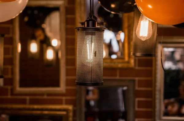 Lámparas Eléctricas Globos Como Decoración Halloween Café Fotografía Horizontal —  Fotos de Stock