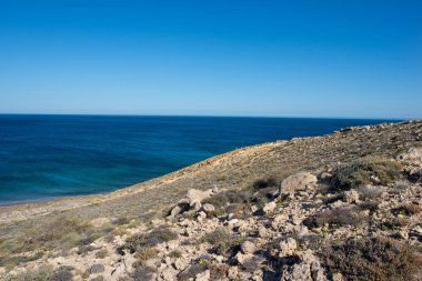 Deniz ve dağ üzerinde sahil Carboneras, Almeria, İspanya