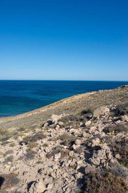 Deniz ve dağ üzerinde sahil Carboneras, Almeria, İspanya