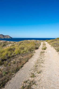 Deniz ve dağ üzerinde sahil Carboneras, Almeria, İspanya