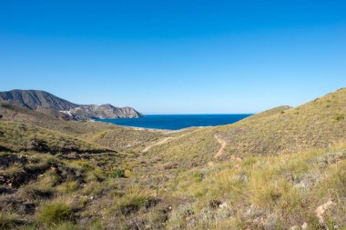 Deniz ve dağ üzerinde sahil Carboneras, Almeria, İspanya