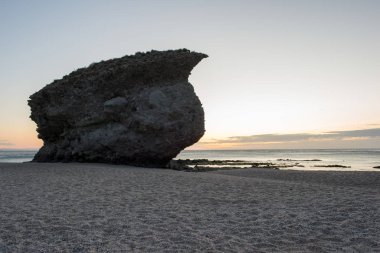 Sunrise Carboneras, Almeria, ölülerin sahilde