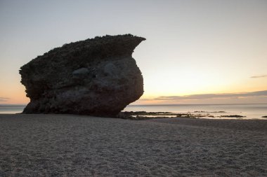 Sunrise Carboneras, Almeria, ölülerin sahilde
