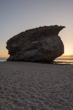 Sunrise Carboneras, Almeria, ölülerin sahilde