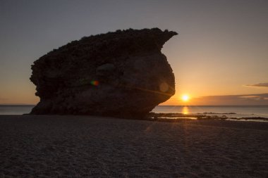Sunrise Carboneras, Almeria, ölülerin sahilde