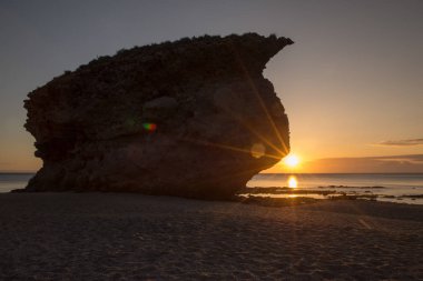 Sunrise Carboneras, Almeria, ölülerin sahilde