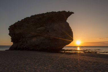 Sunrise Carboneras, Almeria, ölülerin sahilde
