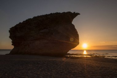 Sunrise Carboneras, Almeria, ölülerin sahilde