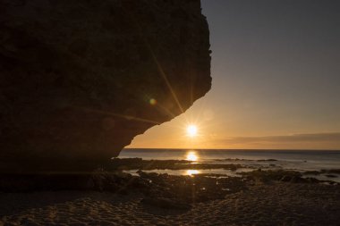 Sunrise Carboneras, Almeria, ölülerin sahilde