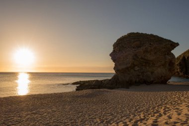 Sunrise Carboneras, Almeria, ölülerin sahilde