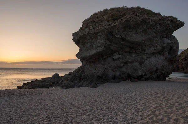 Sunrise Carboneras, Almeria, ölülerin sahilde
